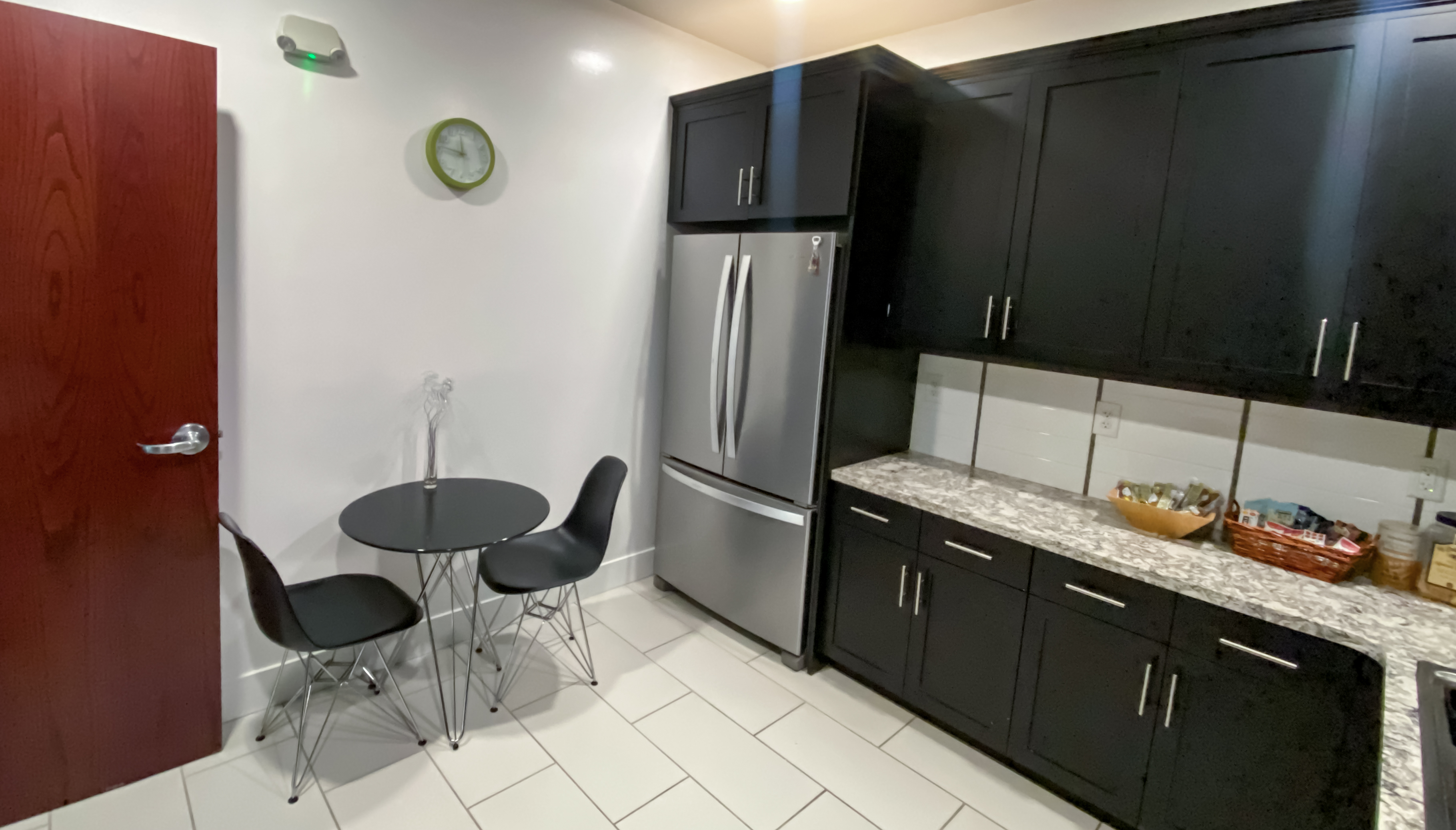 Kitchen & Dining Area