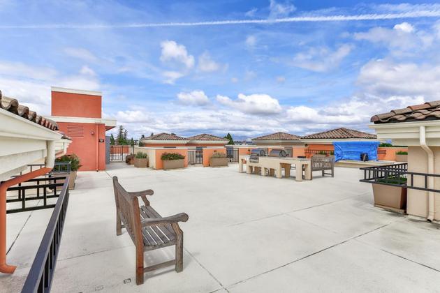 Rooftop Deck with Grills